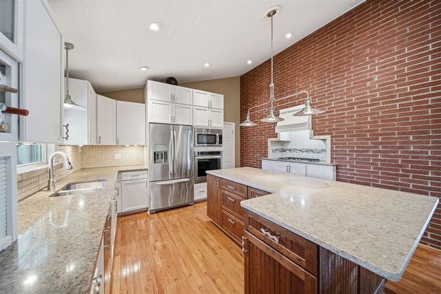 188 Hawthorne Drive, Brooklyn, MI 49230