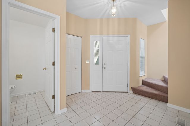 946 Cynthia Lane, Lake In The Hills, IL 60156