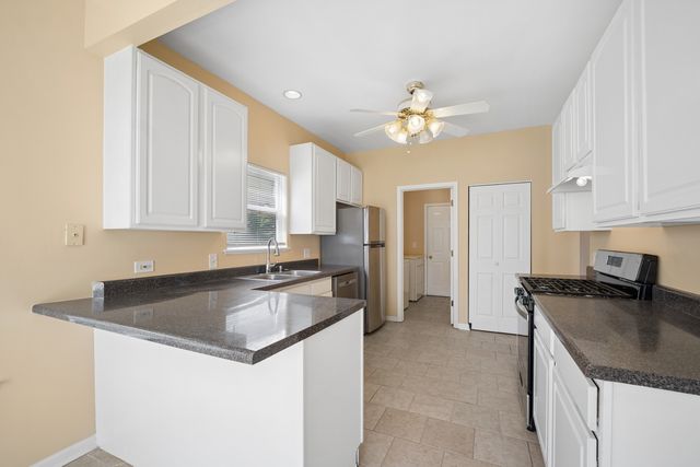 946 Cynthia Lane, Lake In The Hills, IL 60156