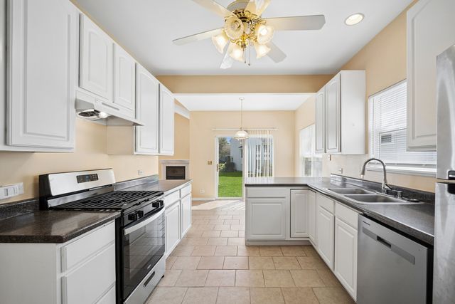 946 Cynthia Lane, Lake In The Hills, IL 60156