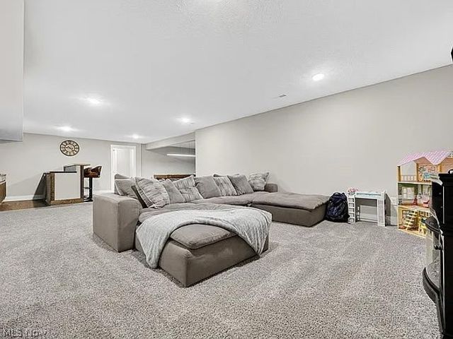 8960 Leatherleaf Drive, Columbia Station, OH 44028