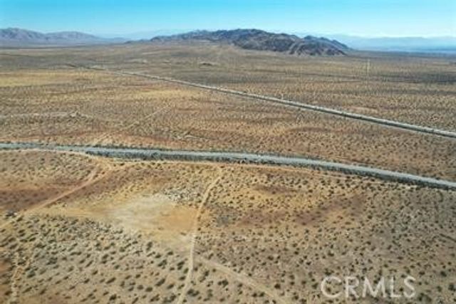 32 Quarry Road, Apple Valley, CA 92307