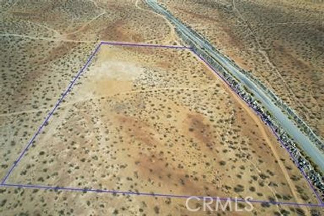 32 Quarry Road, Apple Valley, CA 92307