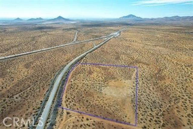 32 Quarry Road, Apple Valley, CA 92307