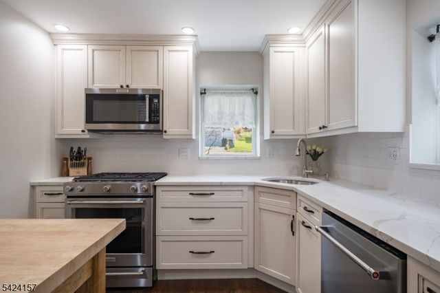 10 Lake Trl E, Wayne Twp., NJ 07470