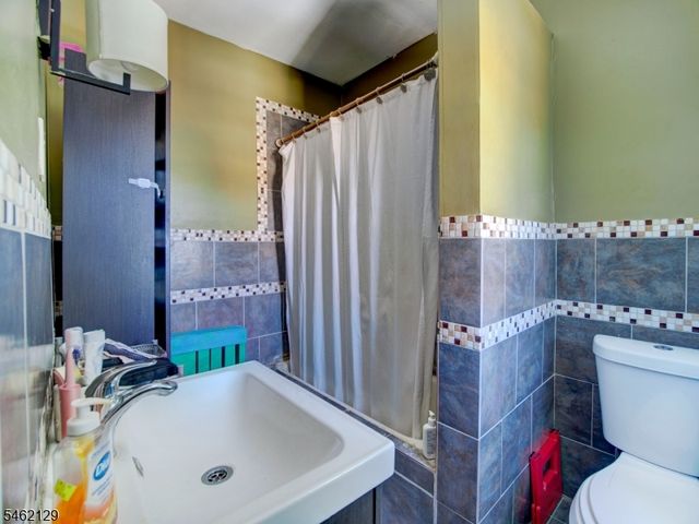165 Dodd St, East Orange City, NJ 07017