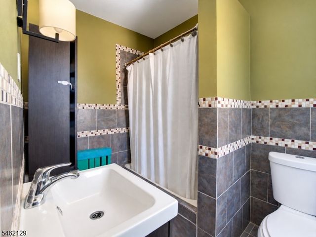 165 Dodd St, East Orange City, NJ 07017
