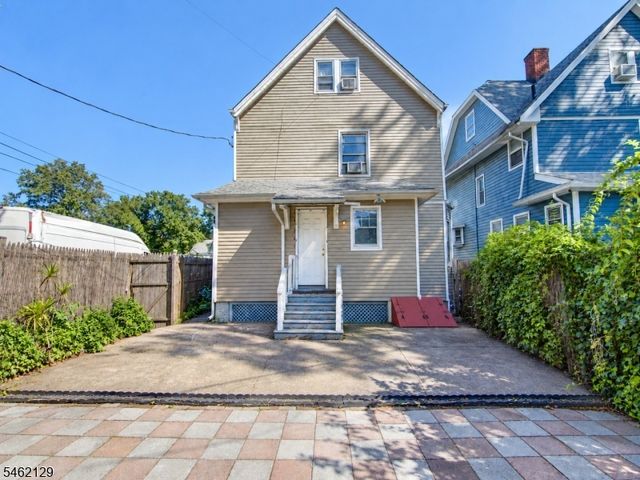 165 Dodd St, East Orange City, NJ 07017
