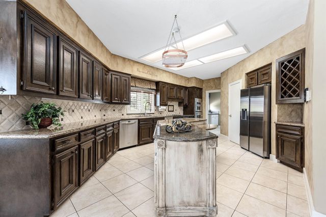 3702 Belle Grove Ln, Sugar Land, TX 77479