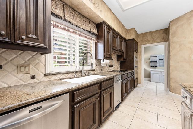 3702 Belle Grove Ln, Sugar Land, TX 77479