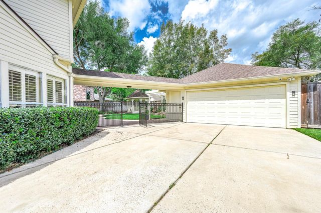 3702 Belle Grove Ln, Sugar Land, TX 77479