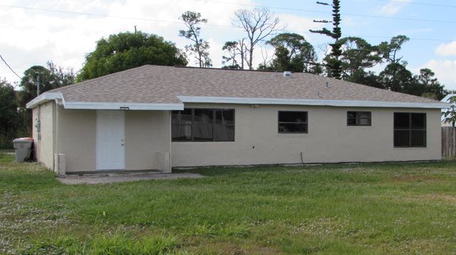 674 25th Street SW, Vero Beach, FL 32962