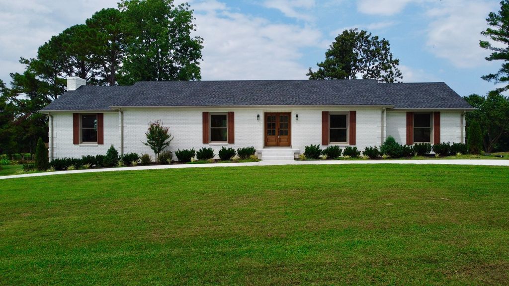 150 Fairways Dr, Hendersonville, TN 37075