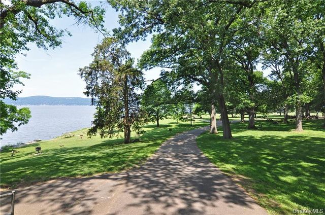 72 Quail Close, Irvington, NY 10533