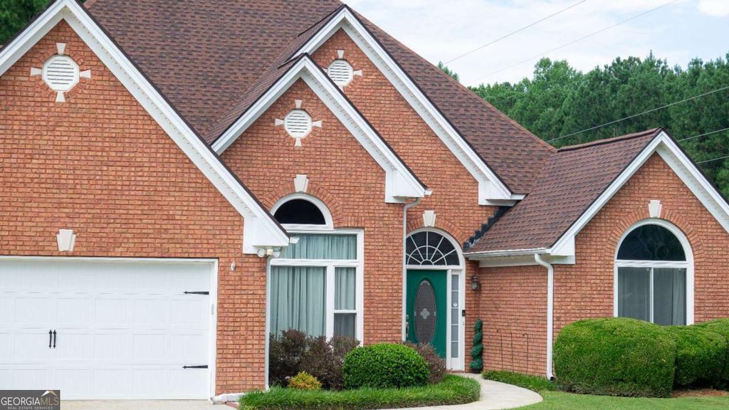 2051 Vintage Oaks Drive, Loganville, GA 30052