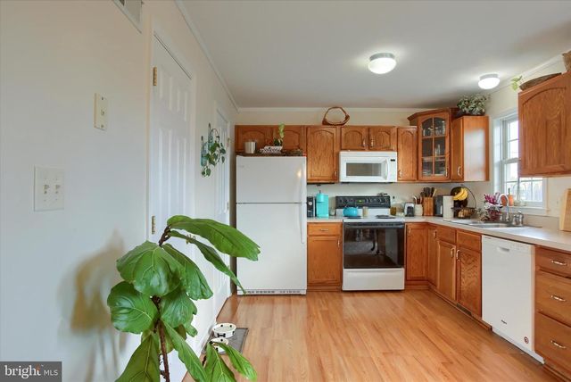 6 CLAIRES WAY, Fredericksburg, PA 17026