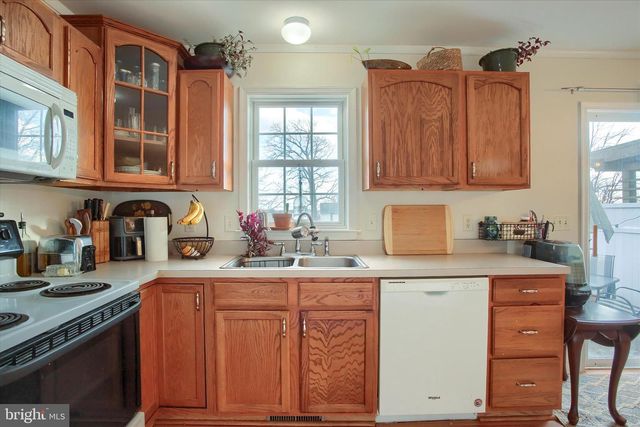 6 CLAIRES WAY, Fredericksburg, PA 17026