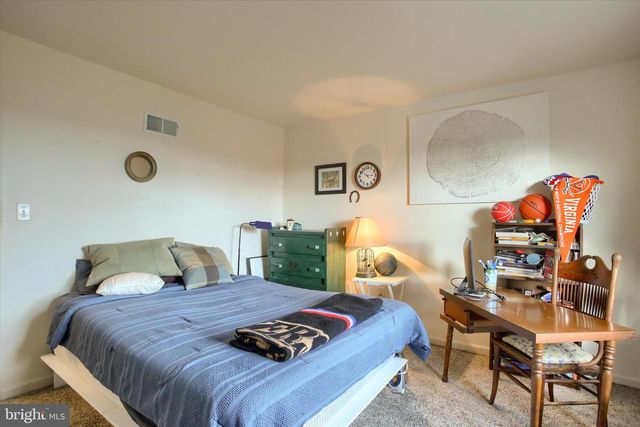 6 CLAIRES WAY, Fredericksburg, PA 17026