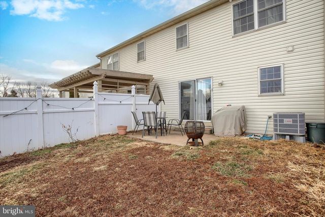 6 CLAIRES WAY, Fredericksburg, PA 17026