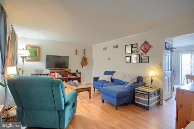 6 CLAIRES WAY, Fredericksburg, PA 17026