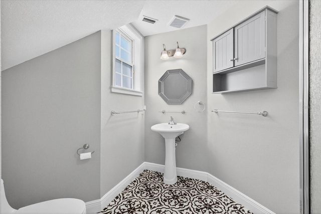 8914 N LYNN AVENUE, Tampa, FL 33604