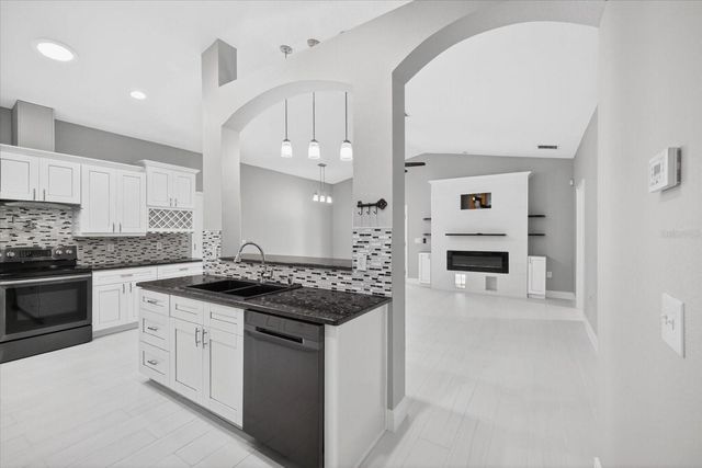 8914 N LYNN AVENUE, Tampa, FL 33604