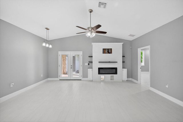 8914 N LYNN AVENUE, Tampa, FL 33604