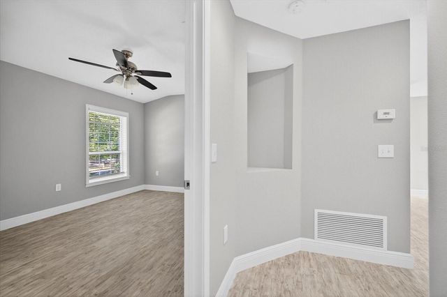 8914 N LYNN AVENUE, Tampa, FL 33604