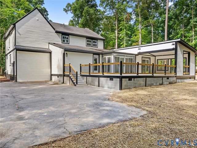 16200 Hunters Ridge Ln, Moseley, VA 23120