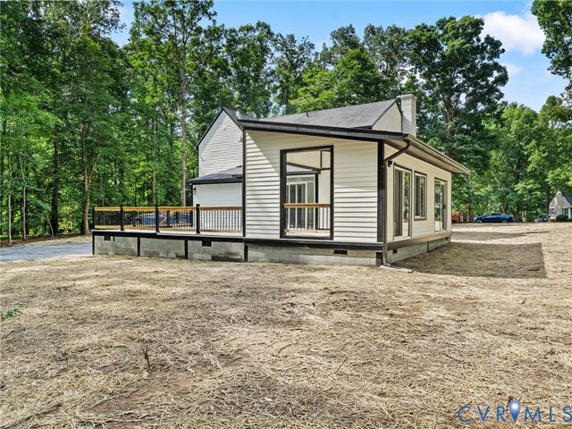 16200 Hunters Ridge Ln, Moseley, VA 23120