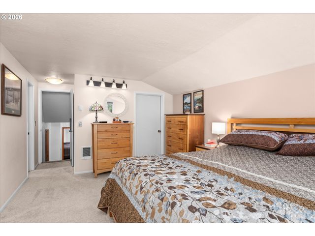 27828 GIBRALTER Loop, Eugene, OR 97405