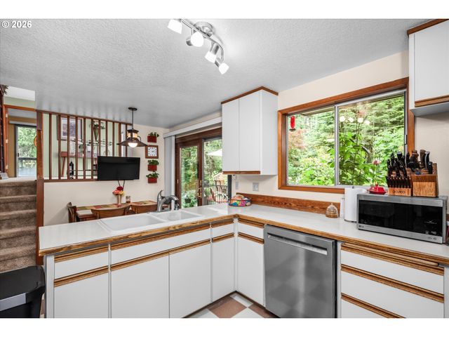 27828 GIBRALTER Loop, Eugene, OR 97405