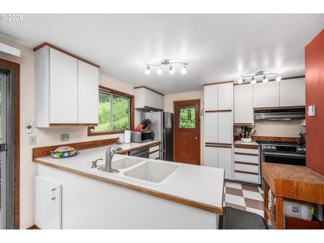 27828 GIBRALTER Loop, Eugene, OR 97405