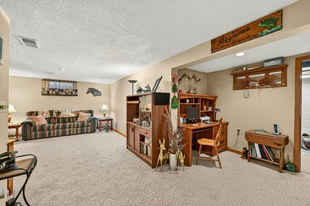 2528 11th Avenue NW, Rochester, MN 55901