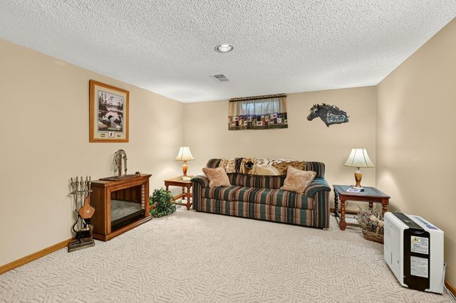 2528 11th Avenue NW, Rochester, MN 55901