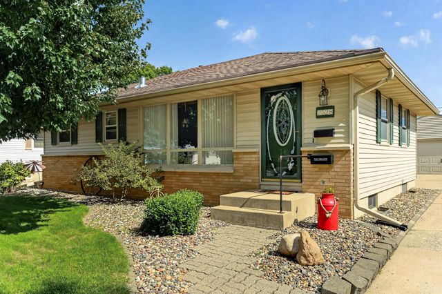 2528 11th Avenue NW, Rochester, MN 55901