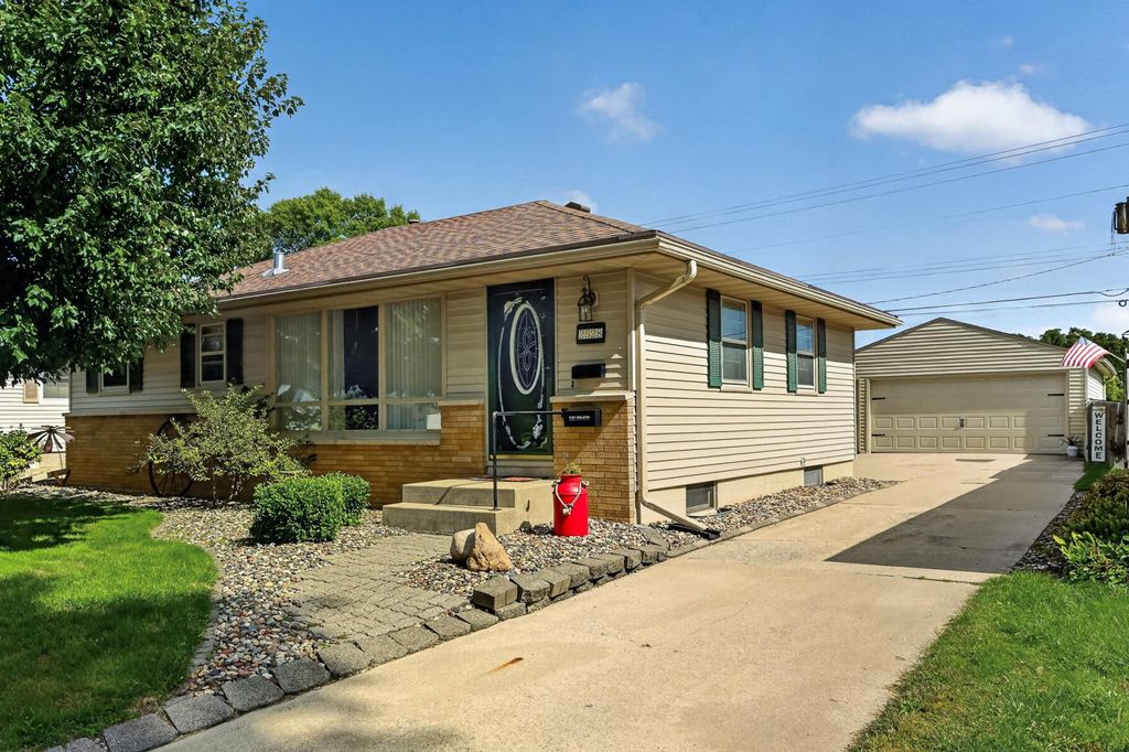 2528 11th Avenue NW, Rochester, MN 55901