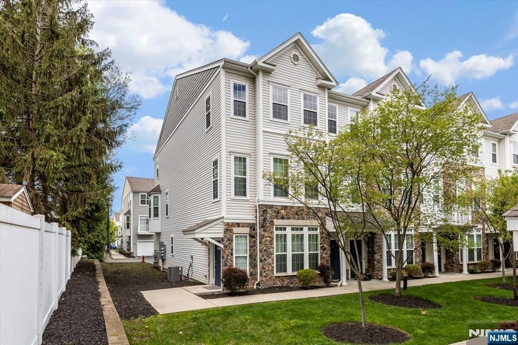 4 Jasmine Lane 1202, Garfield, NJ 07026