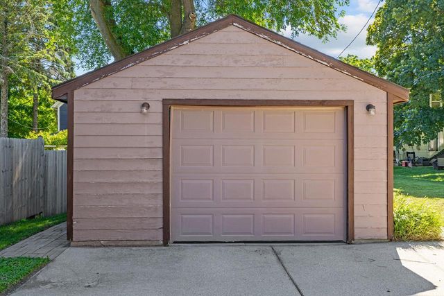 209 S Garfield AVENUE, Port Washington, WI 53074
