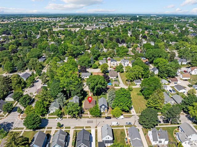 209 S Garfield AVENUE, Port Washington, WI 53074
