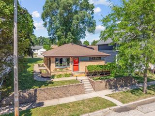 209 S Garfield AVENUE, Port Washington, WI 53074