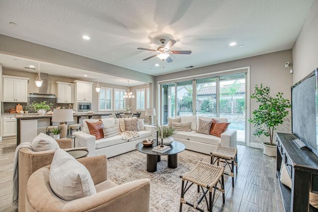 1922 E Amaryllis Avenue, Fresno, CA 93730