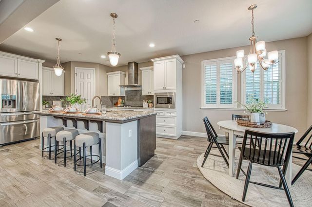 1922 E Amaryllis Avenue, Fresno, CA 93730