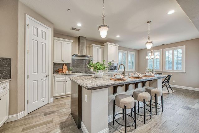 1922 E Amaryllis Avenue, Fresno, CA 93730