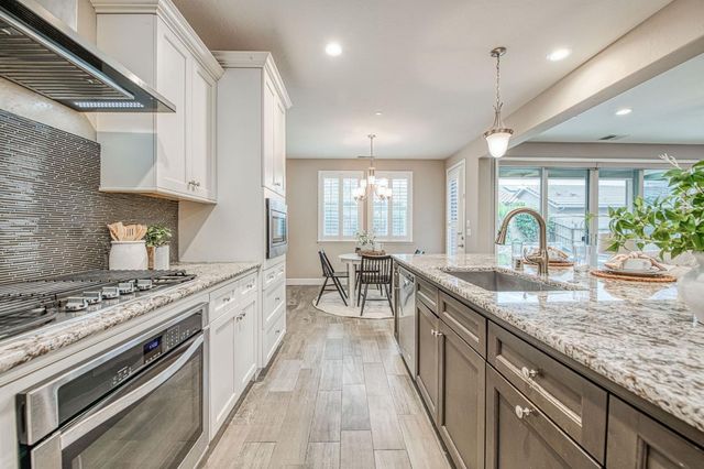 1922 E Amaryllis Avenue, Fresno, CA 93730