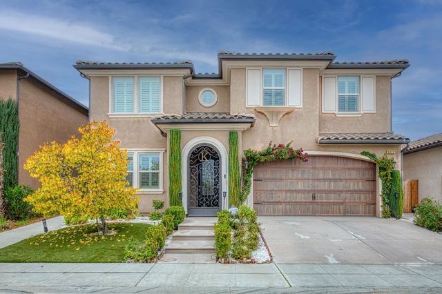 1922 E Amaryllis Avenue, Fresno, CA 93730