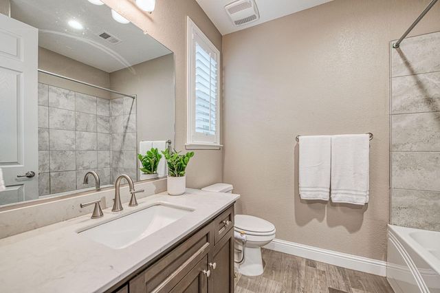 1922 E Amaryllis Avenue, Fresno, CA 93730