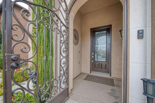 1922 E Amaryllis Avenue, Fresno, CA 93730