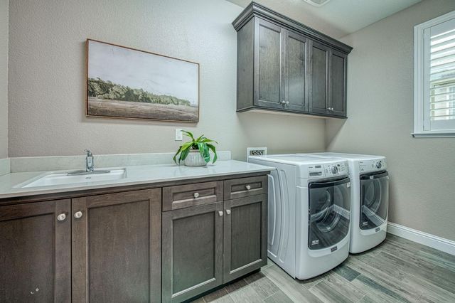 1922 E Amaryllis Avenue, Fresno, CA 93730