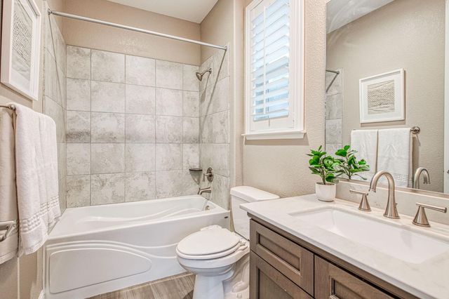 1922 E Amaryllis Avenue, Fresno, CA 93730